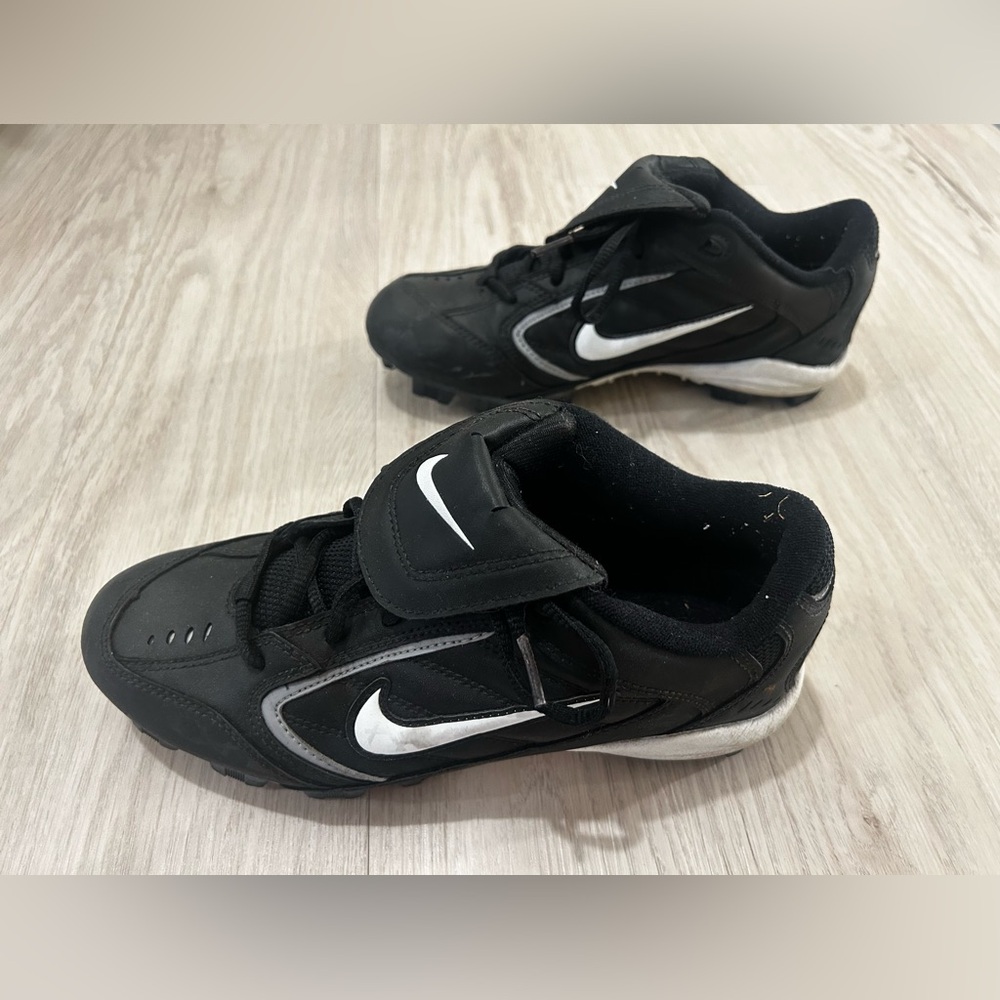 NIKE cleats - women’s